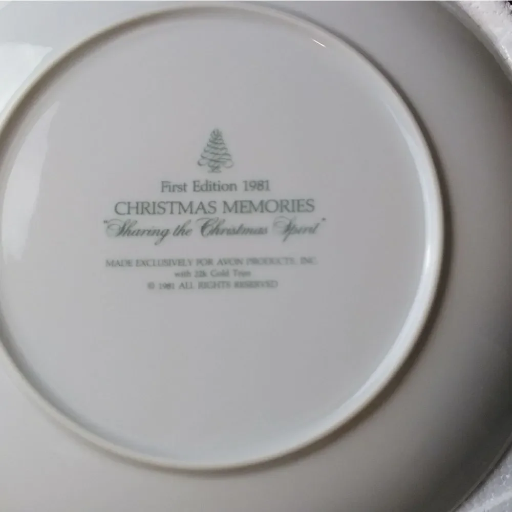 Avon Christmas Memories Collectors Plate 1981